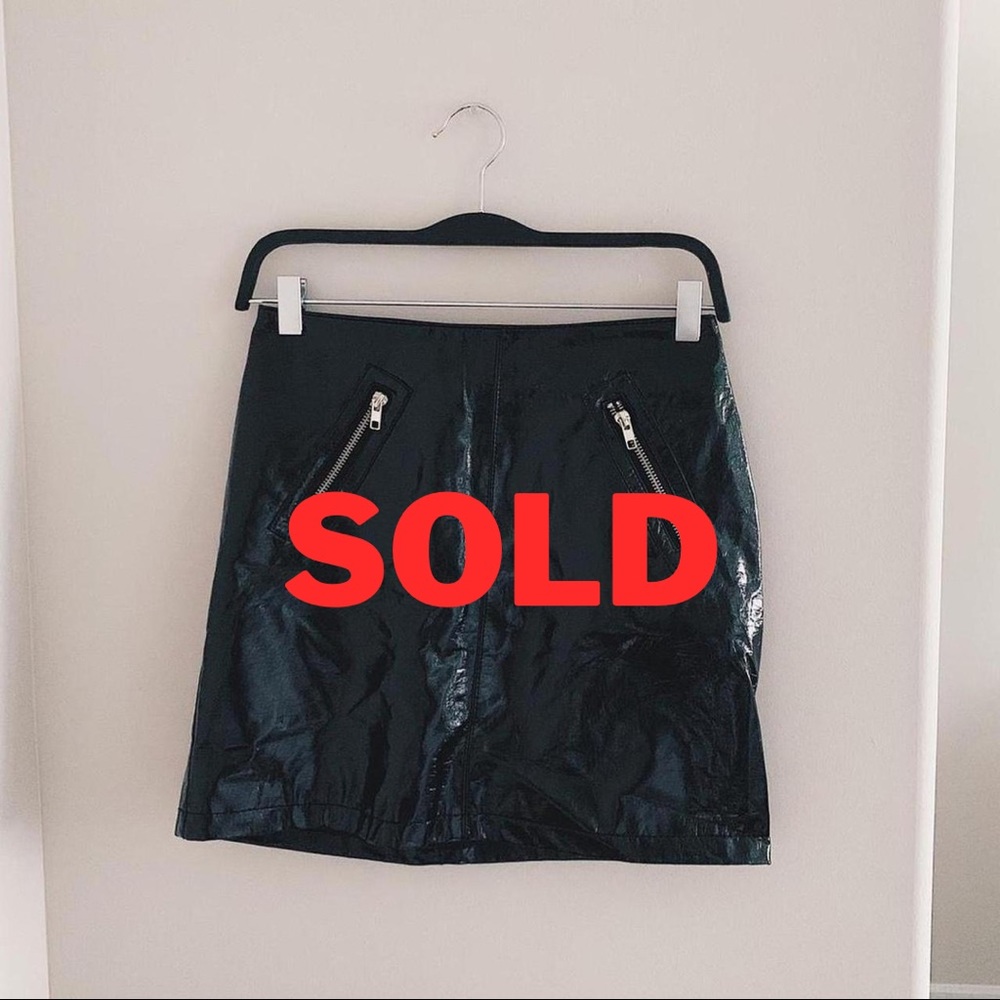 VINYL ZIP POCKET MINI SKIRT